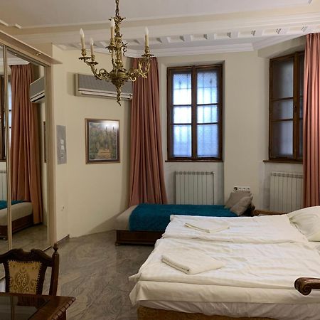 Bed and Breakfast Kalmár Panzió Budapest Esterno foto