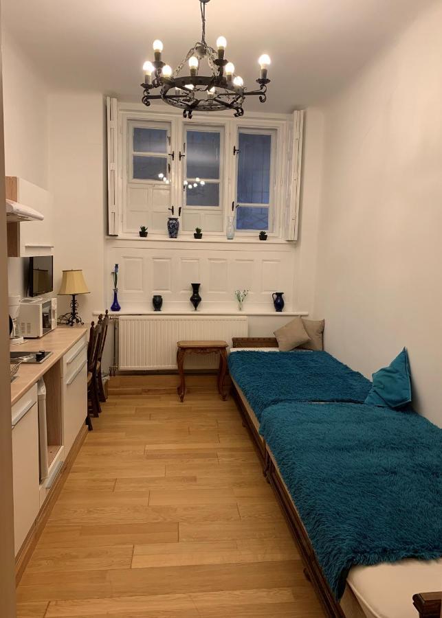 Bed and Breakfast Kalmár Panzió Budapest Esterno foto