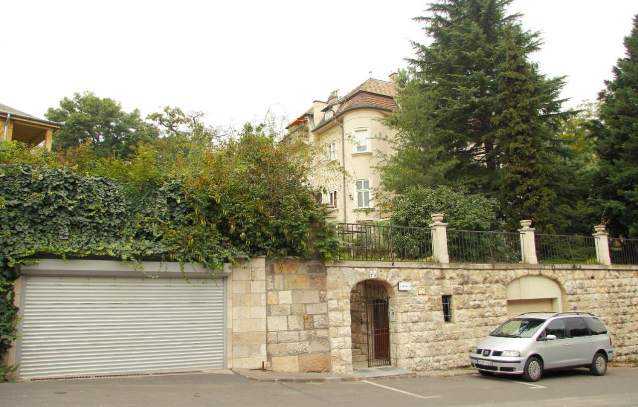Bed and Breakfast Kalmár Panzió Budapest Esterno foto