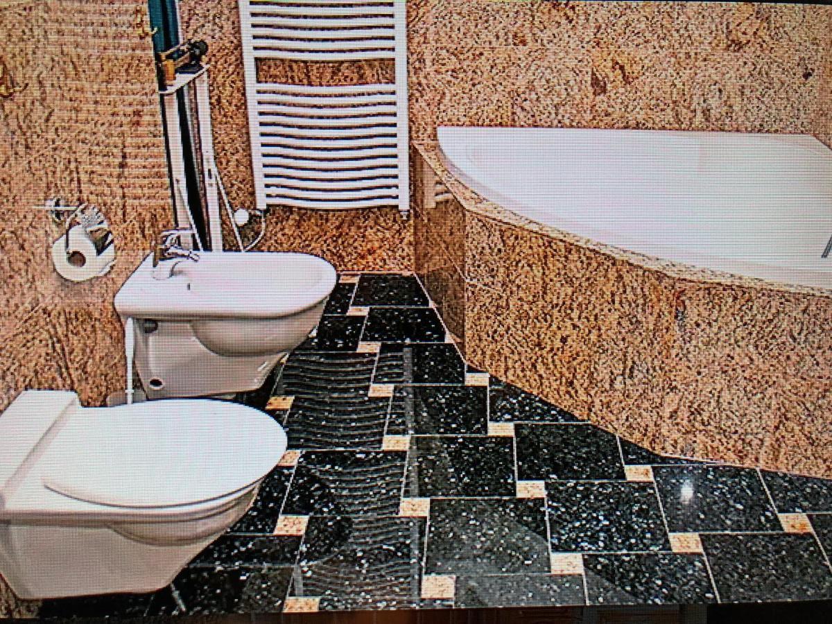 Bed and Breakfast Kalmár Panzió Budapest Esterno foto