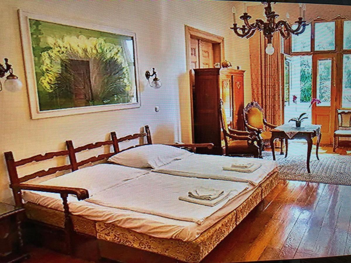 Bed and Breakfast Kalmár Panzió Budapest Esterno foto