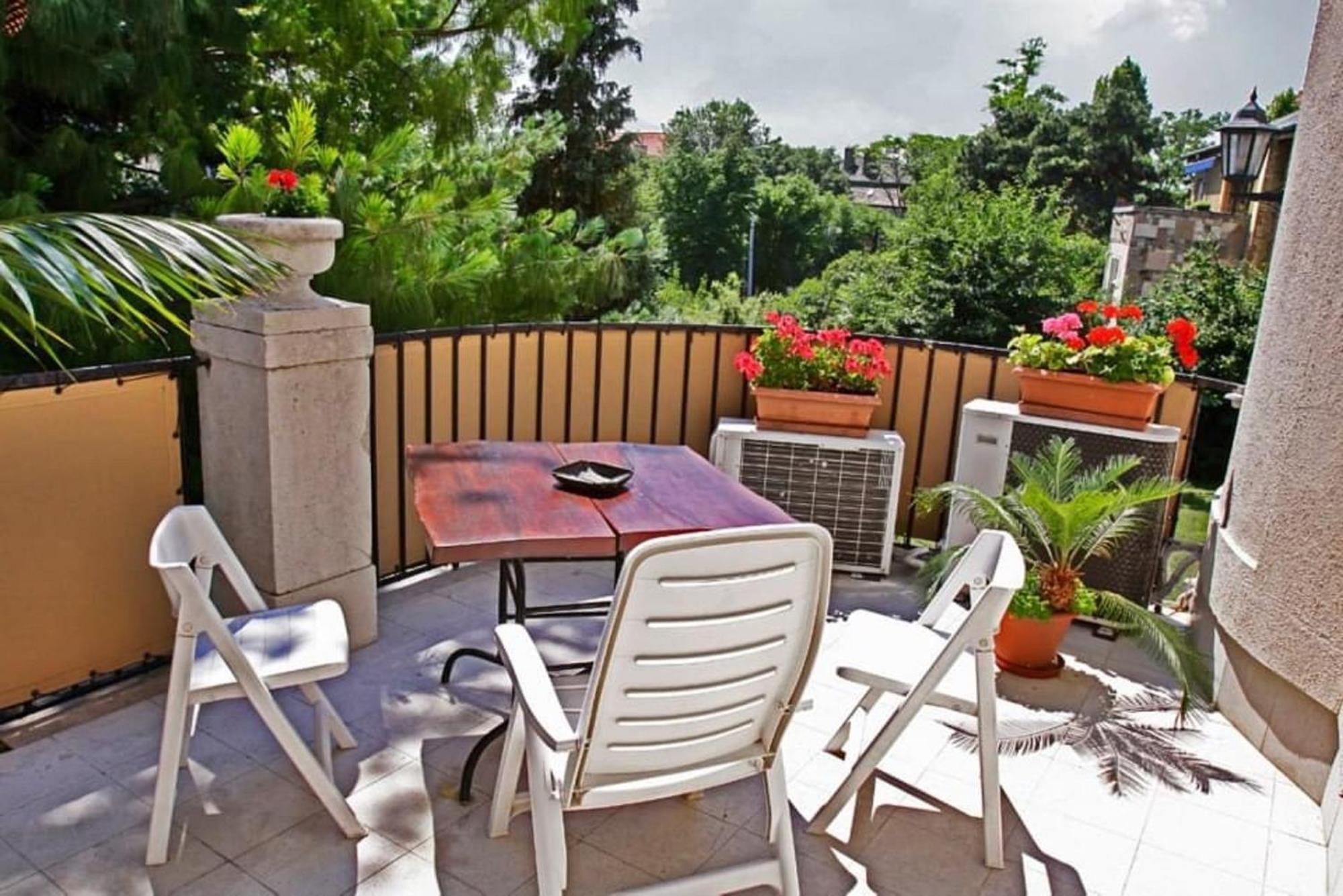 Bed and Breakfast Kalmár Panzió Budapest Esterno foto