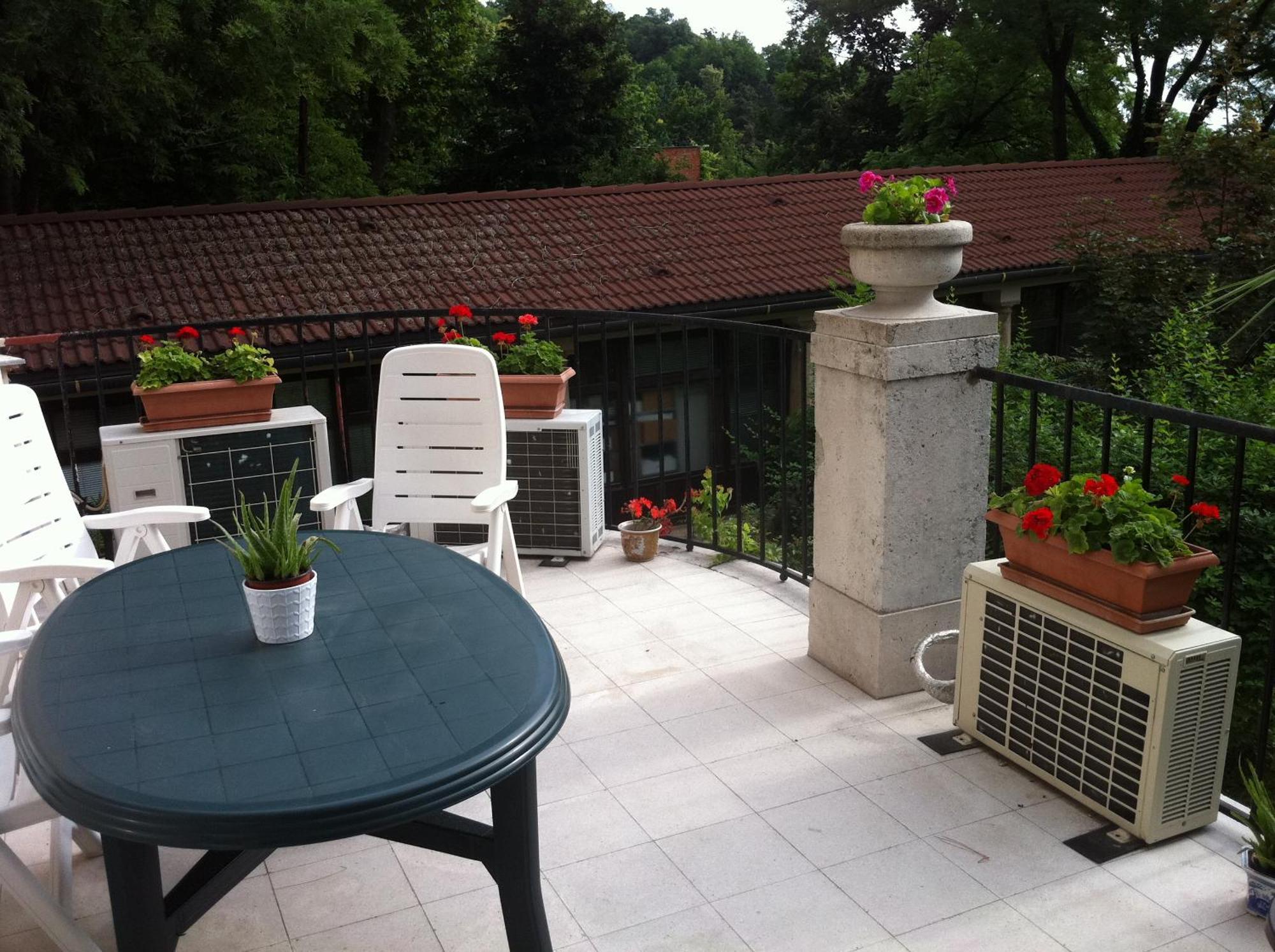 Bed and Breakfast Kalmár Panzió Budapest Esterno foto