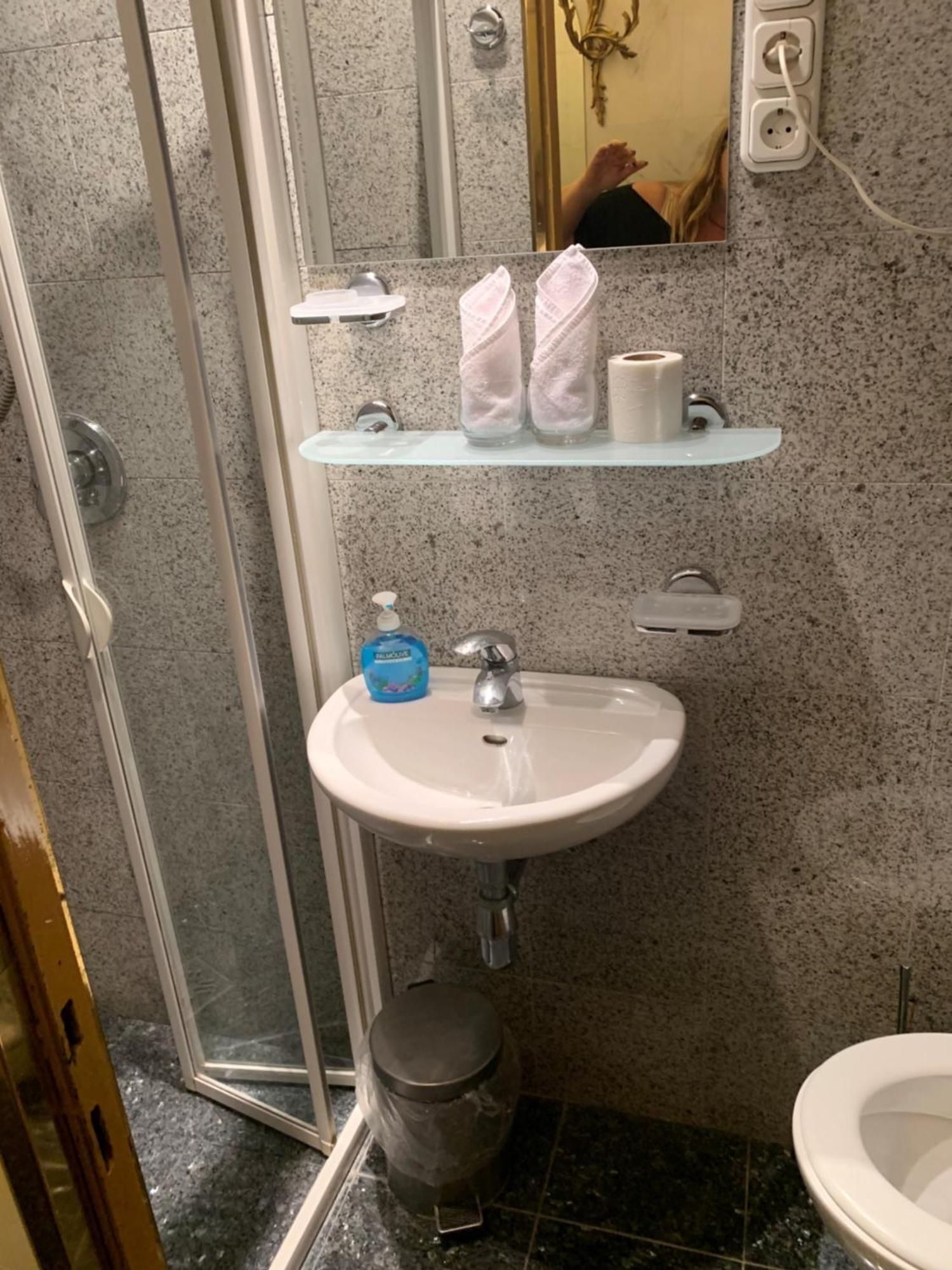 Bed and Breakfast Kalmár Panzió Budapest Esterno foto