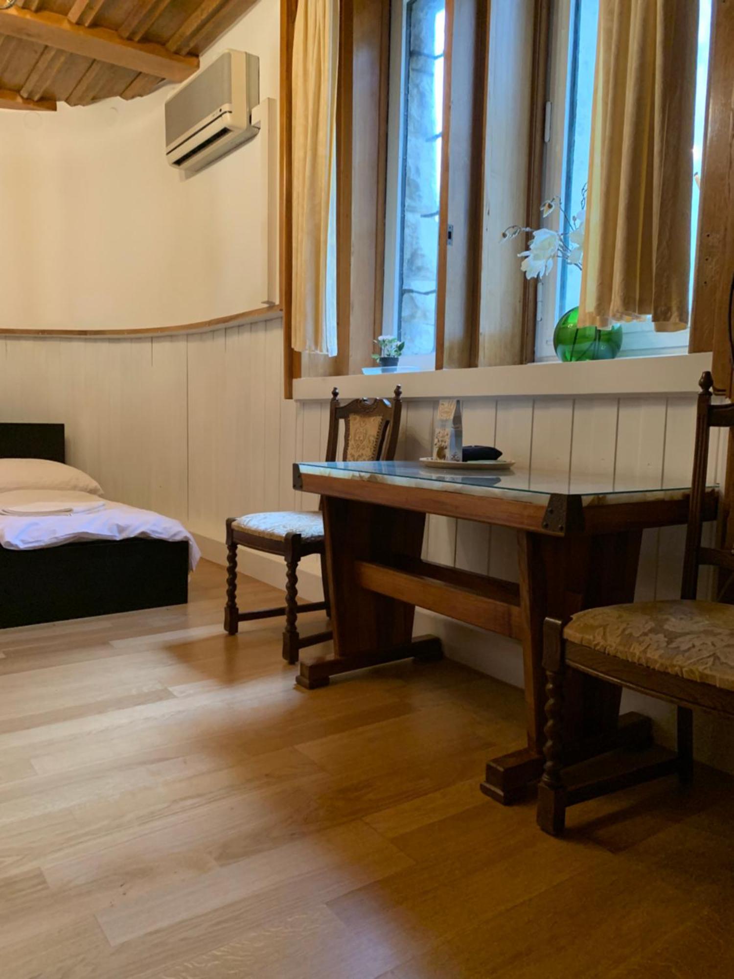 Bed and Breakfast Kalmár Panzió Budapest Esterno foto