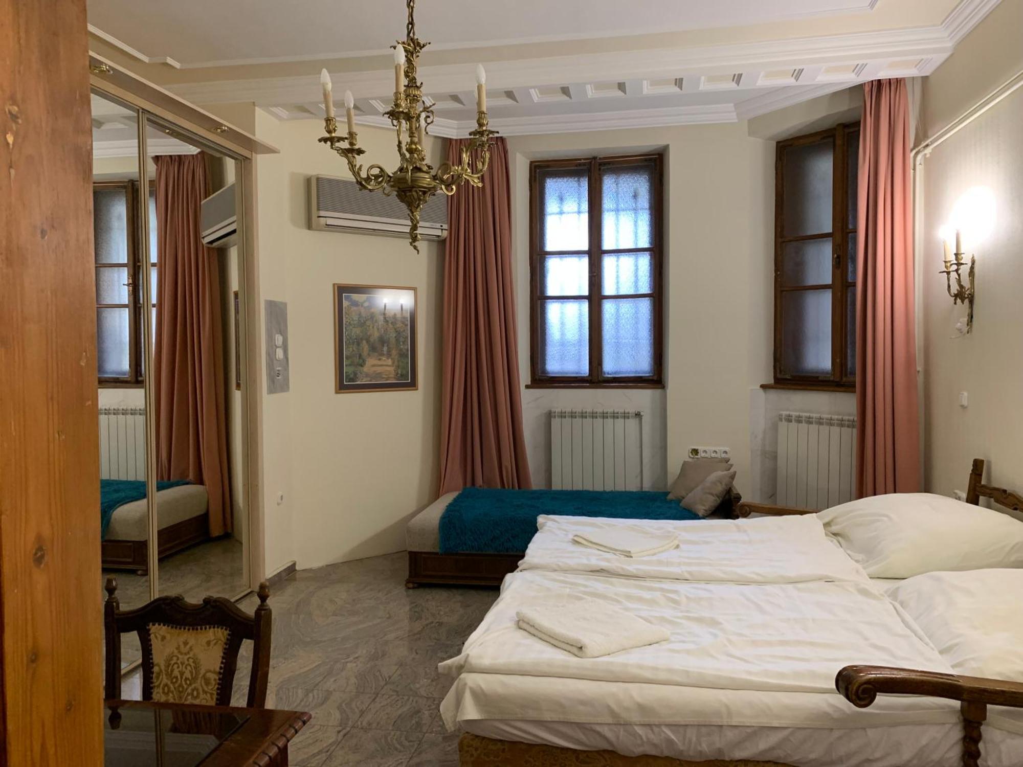 Bed and Breakfast Kalmár Panzió Budapest Esterno foto